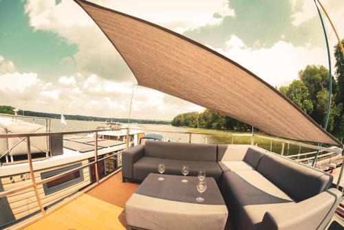 Bad Saarow Boat Rental | TraumZeitBoot Heidi - exklusiver Festlieger in perfekter Lage am Scharmützelsee Bad Saarow