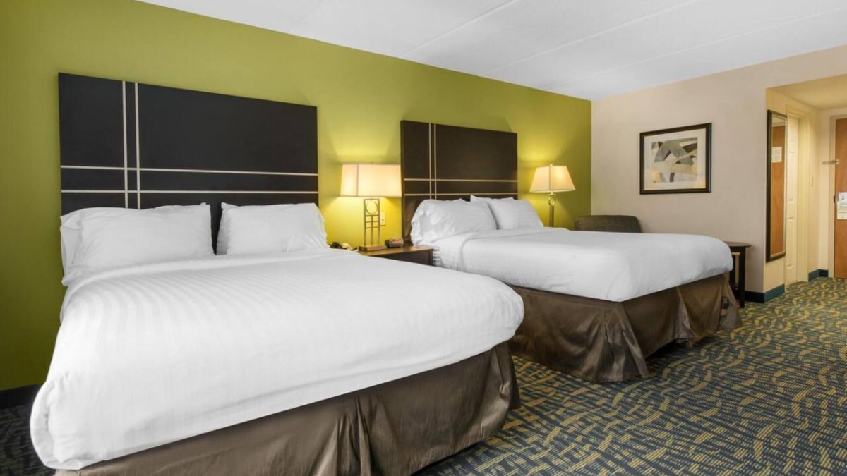 Savannah Hotel | Travel Destination! FREE Parking! Close to Downtown Disney District
