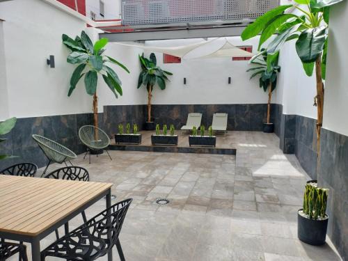 En Corts Apartment | Travel Habitat Ruzafa Green House Terrace