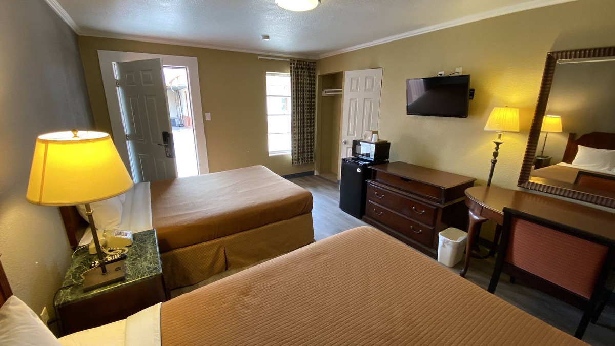 Ira Hotel | Travel Inn