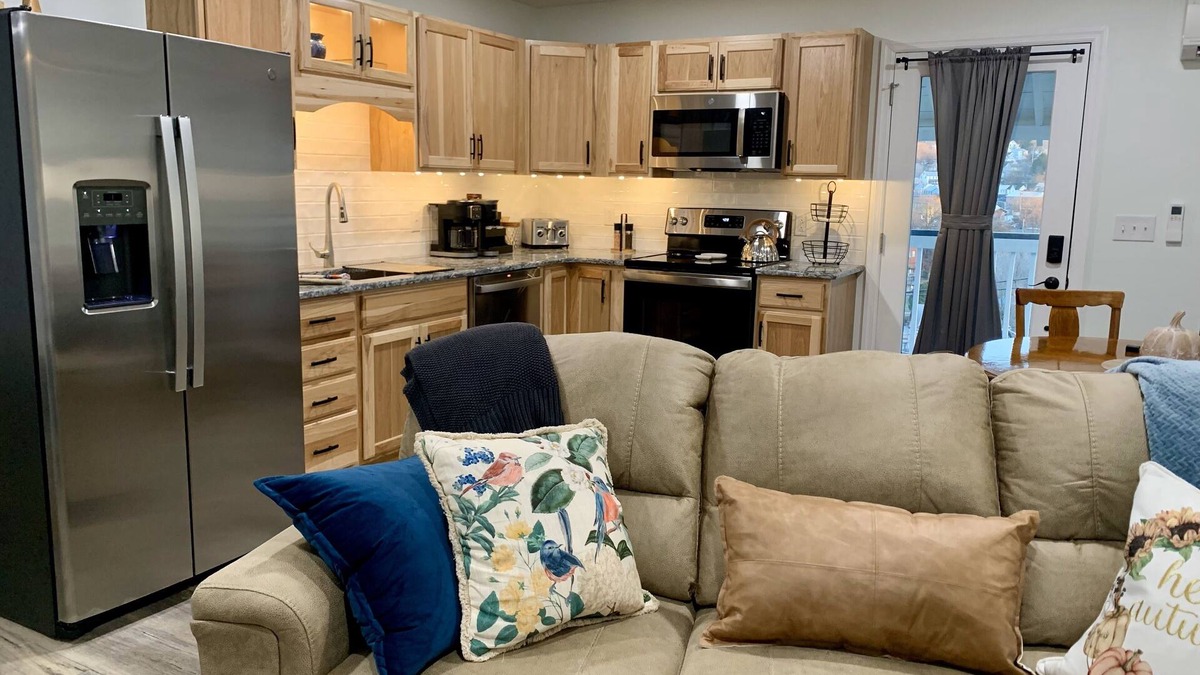 Bellefonte House | Travel Nurses: Charming 2-bedroom hillside haven near PSU