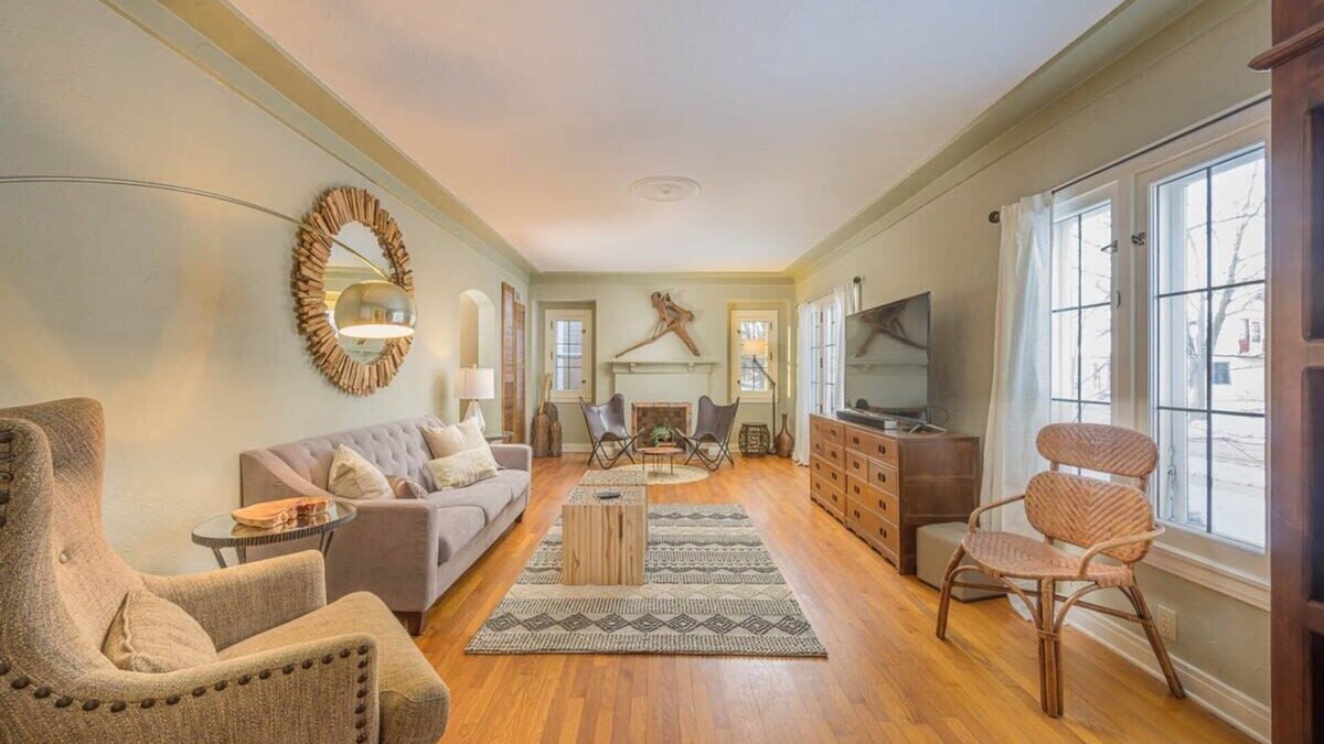 Appleton House | Traveler Oasis Downtown Area Spacious Home, PAC