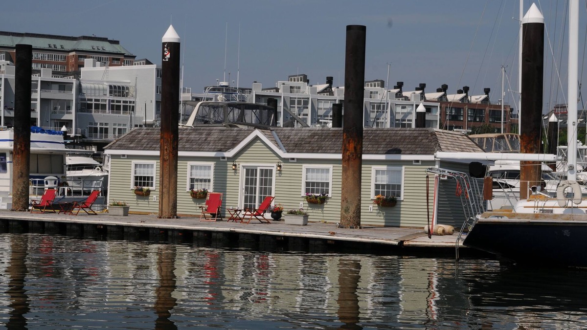 Charlestown Boat Rental | Travelers Choice Best of Boston Houseboat Suite 2!
