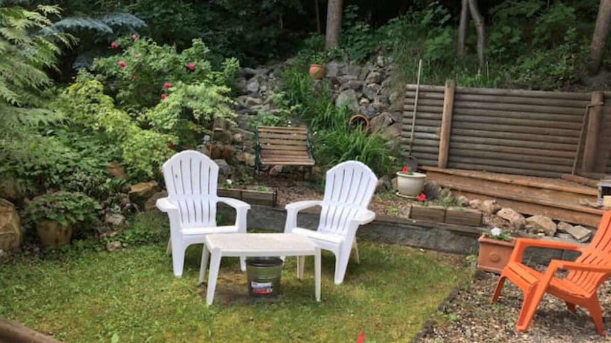 Salmon Arm House | Travelers Den-Stay- Relax - Explore in Salmon Arm