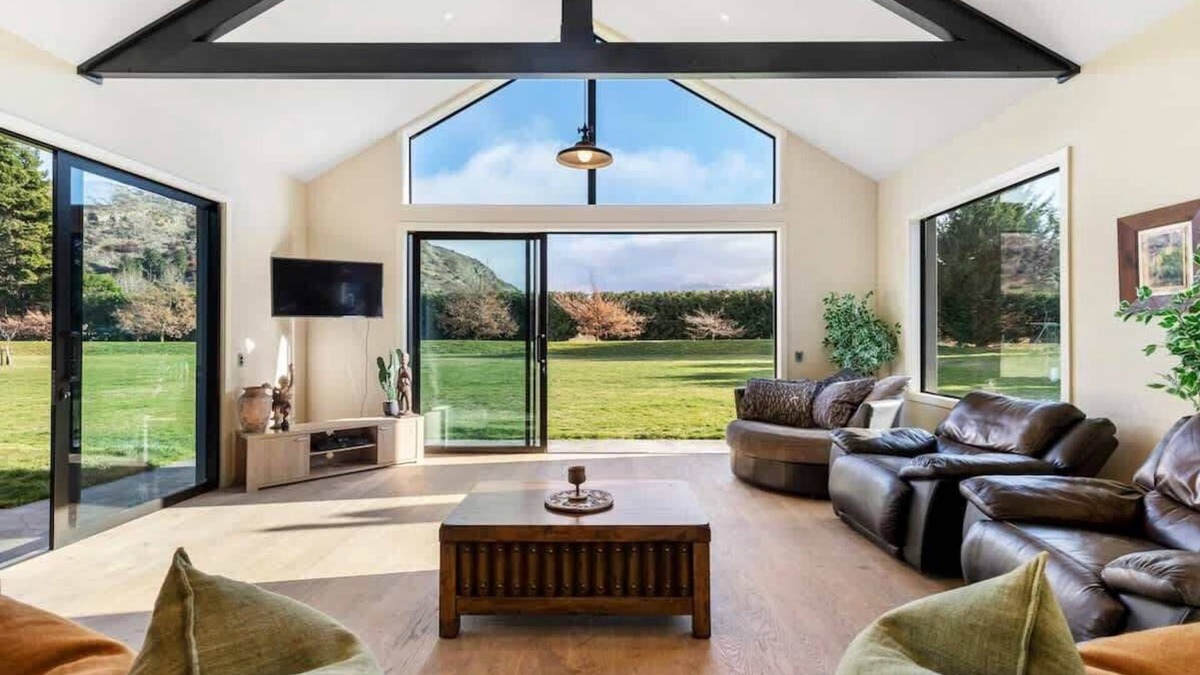 Arrow Junction House | Travelers Retreat Live The Dream