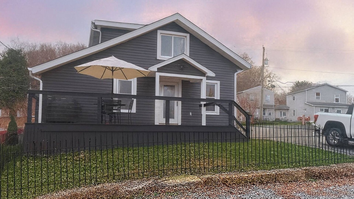 Portage Lakes House | Traveling Professional's Paradise portage lakes Akron canton area dog friendly!