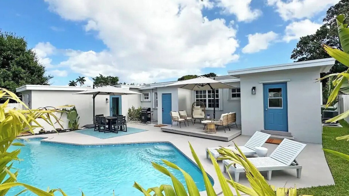 Edgewood House | Traveling with a group? AquaMaria is your pick!
