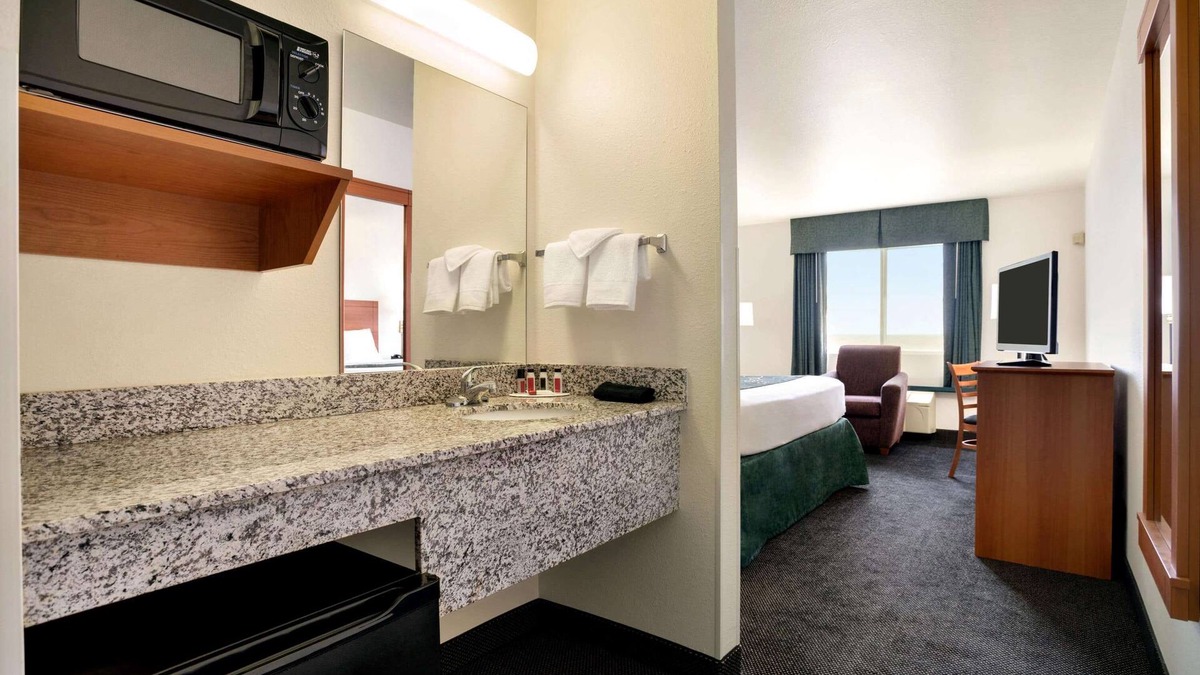 Bill Hotel | Travelodge by Wyndham Bill WY Thunder Basin Ntl Grassland