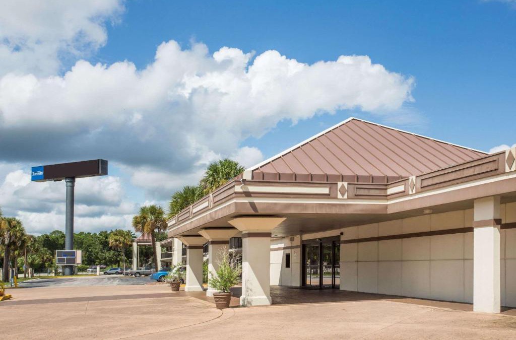 Plantation Estates Hotel | Travelodge by Wyndham Deltona