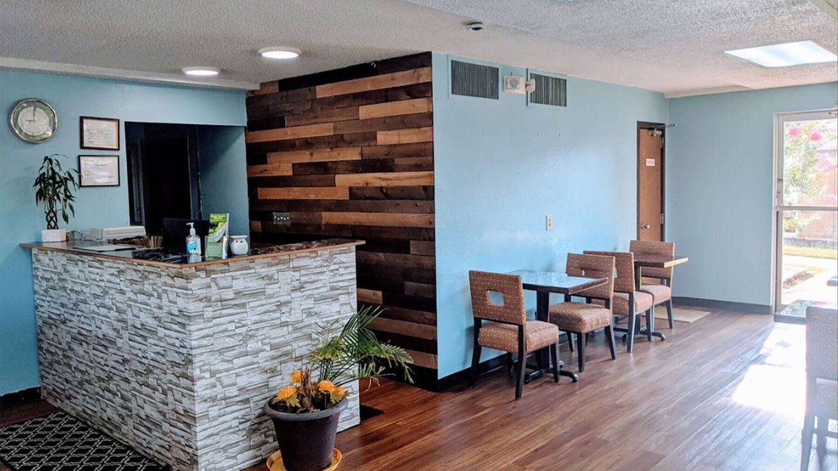 Forsyth Hotel | Travelodge by Wyndham Forsyth