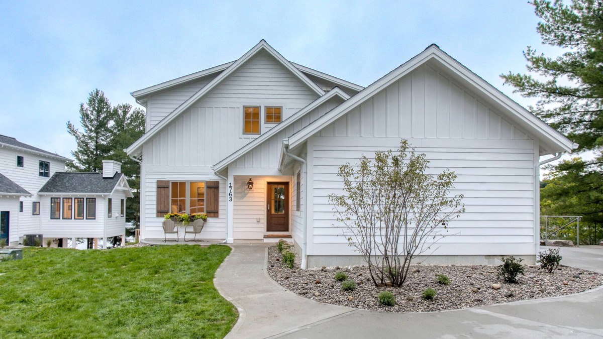 Mayfield House | Traverse City Lakemore Resort, New Luxury Lakefront Home on Arbutus Lake