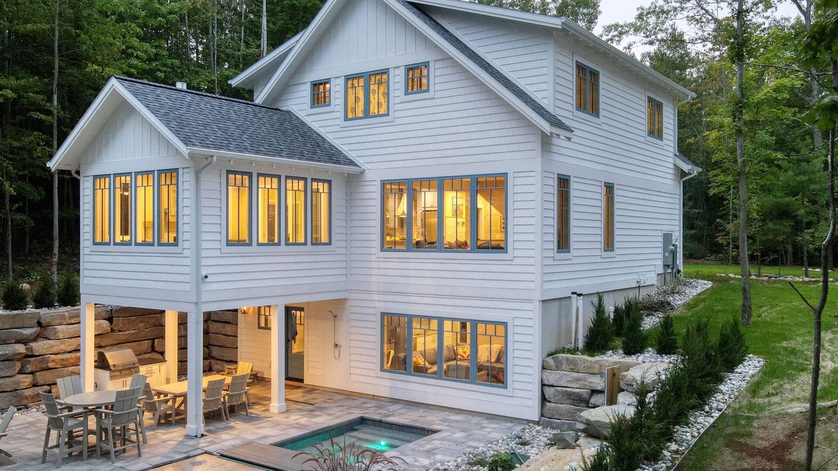 Mayfield House | Traverse City Lakemore Resort, New Luxury Lakefront Home on Arbutus Lake