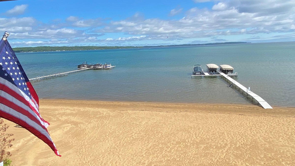 Traverse City Condo | Traverse City, MI Beach Condo