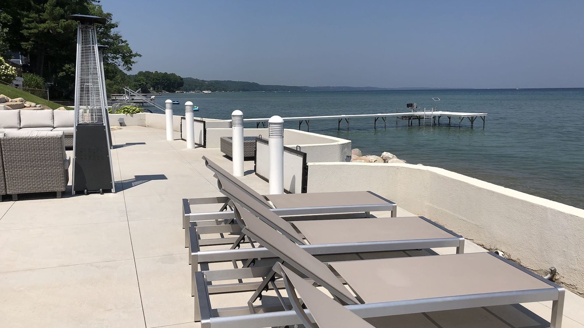 Traverse City House | Traverse City West Bay Direct Waterfront