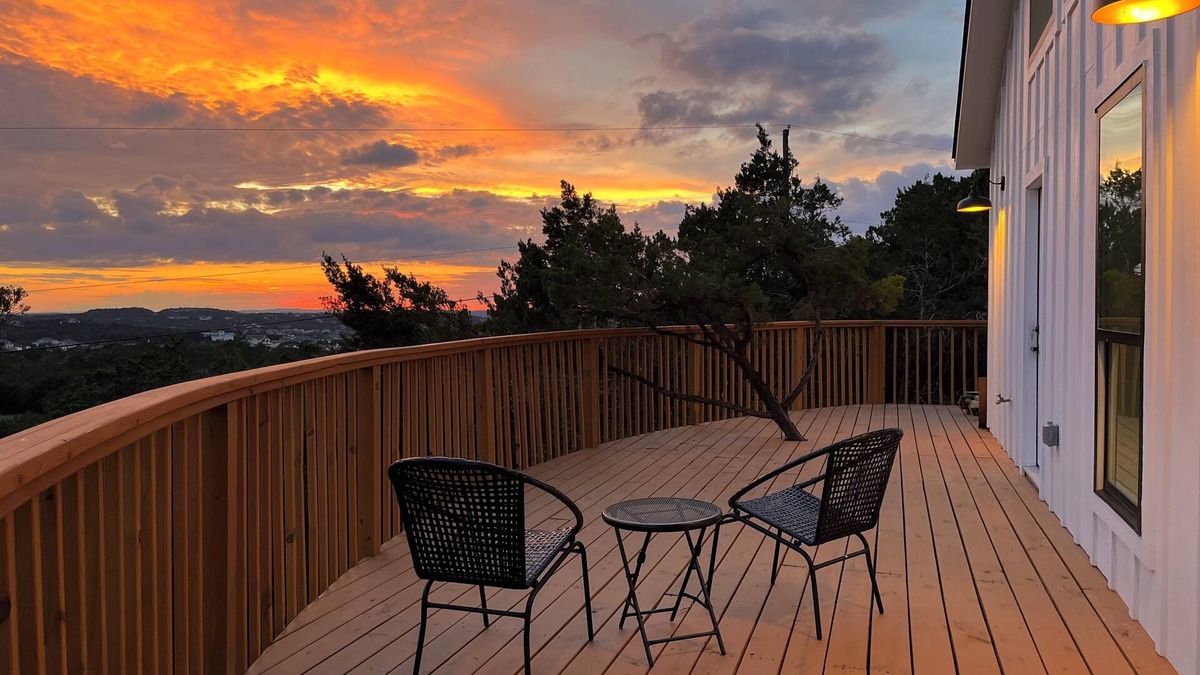 Lakeway House | Travis Treehouse, Private Couples Getaway