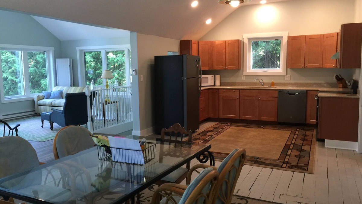 Elberta Apartment | Tree House Apt Overlooking Beautiful Betsie Bay, Near magnificent Lake overlook