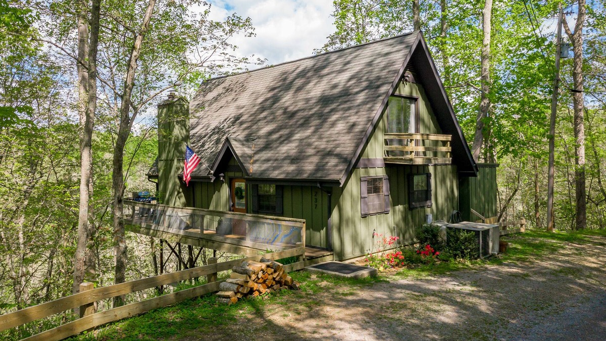 Smithville Ski Chalet | Tree House Center Hill Lake