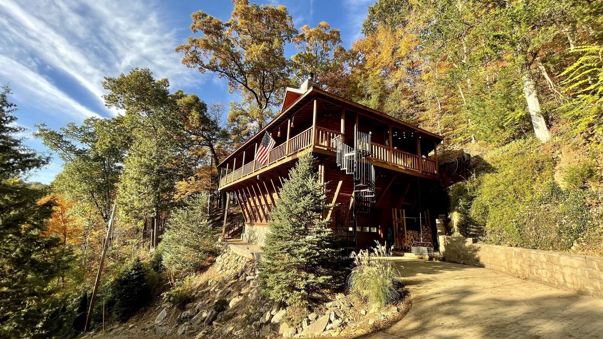 Johnson City Cabin | Tree House Treasure ~ Rare Find ~
