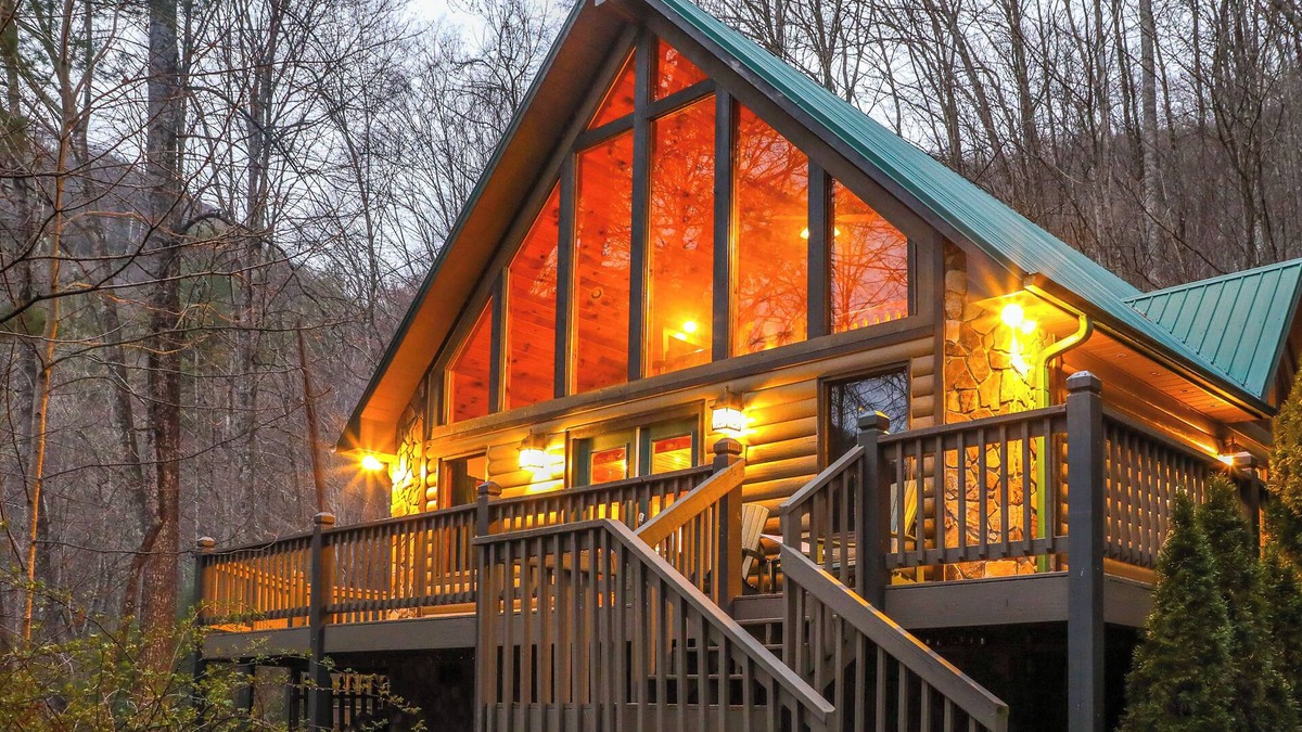 Bryson City Cabin | Tree-Lined Cabin w/Hot Tub & Deck in Bryson City