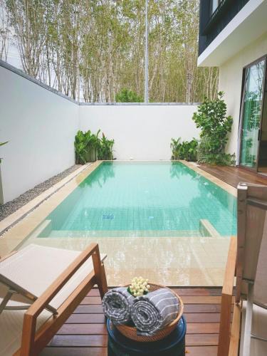 Si Sunthon Villa | Tree O'clock Pool Villa - Phuket