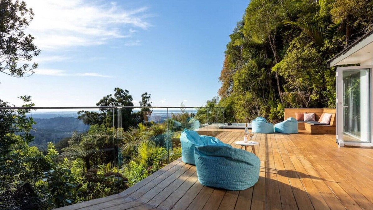 Waiatarua Cottage | Tree-top luxury in the Waitakere Ranges