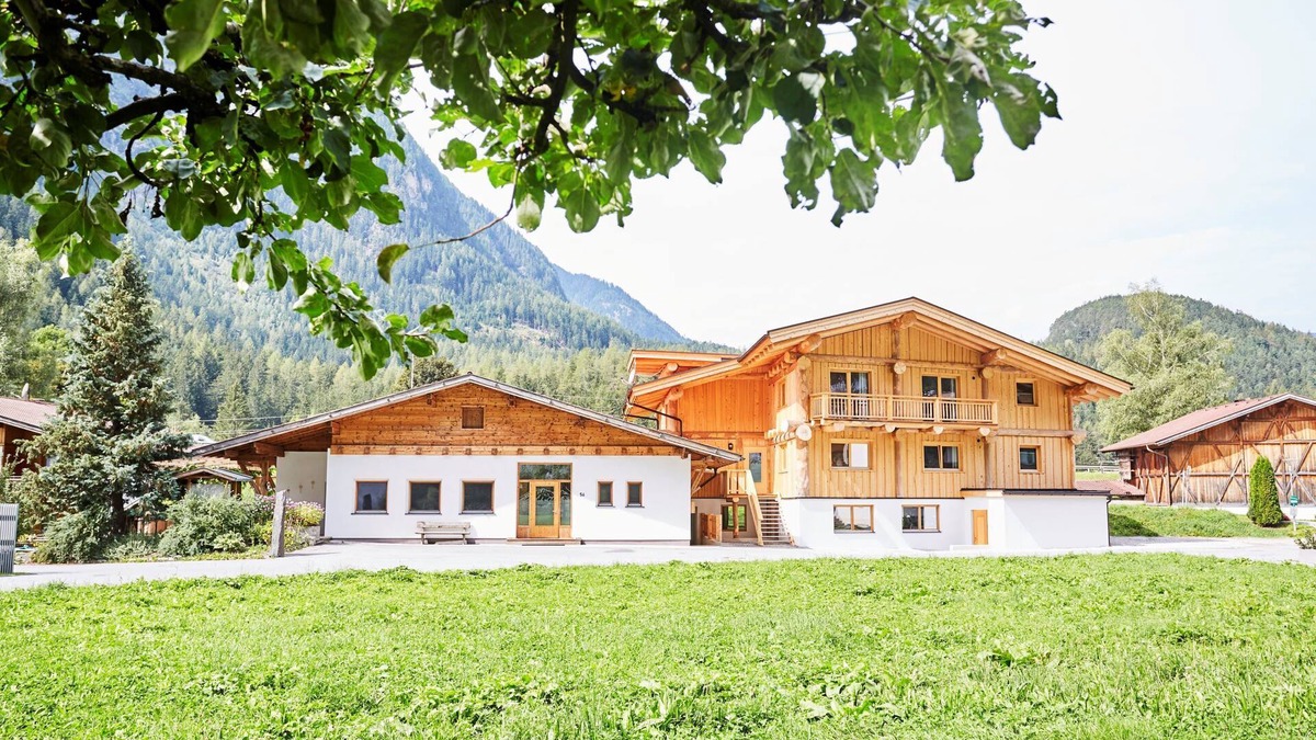 Oetz Ski Chalet | Tree-trunk house with very large living and leisure area