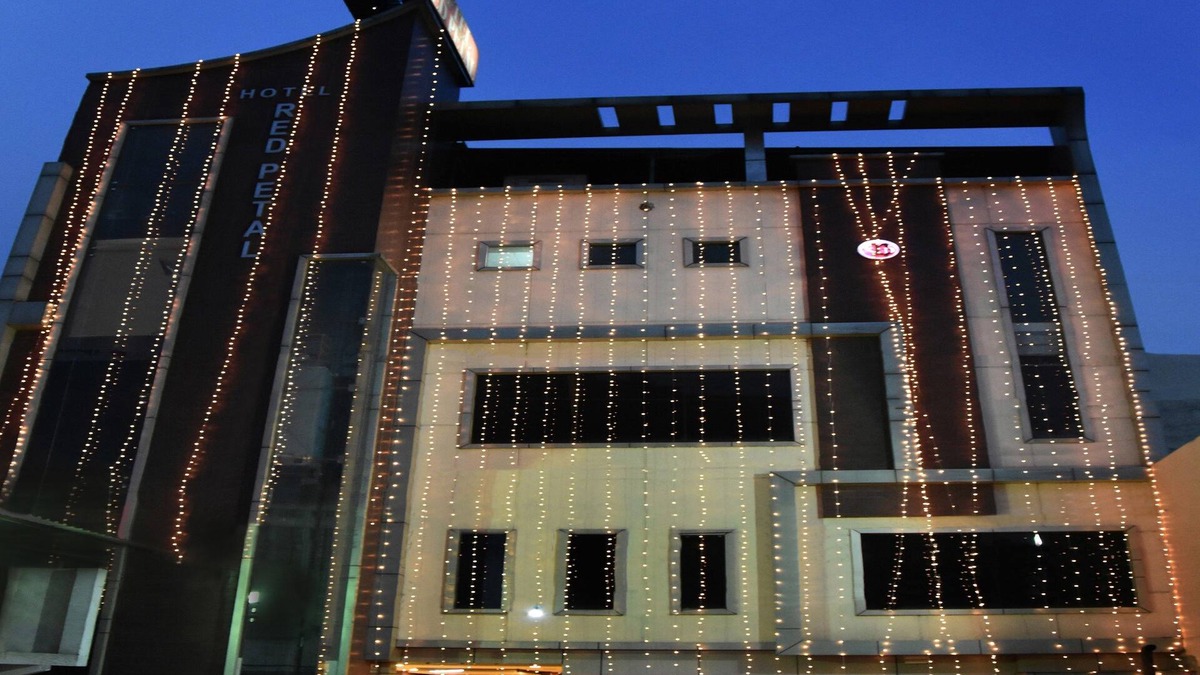 Jalandhar Hotel | Treebo Red Petal Jalandhar