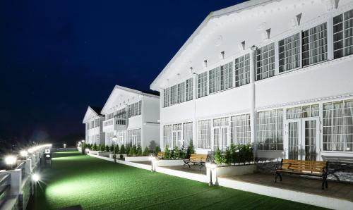 Kandal Hotel | Treebo Skydale Inn & Suites With Mountain View