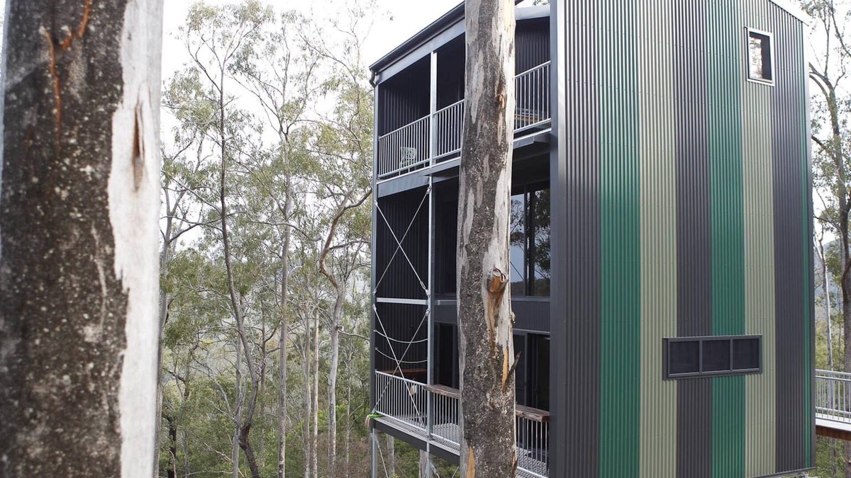 Austinville House | Treehouse #3, Tri-Level, Large BBQ. Amazing views
