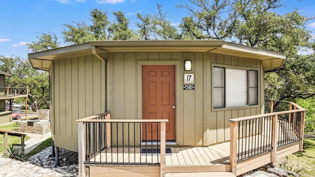 Lakeway House | Treehouse Bungalow - Shared Community Pool/Hot Tub #17
