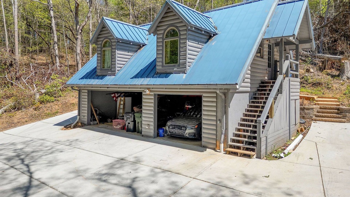 Waleska Apartment | Treehouse couples retreat