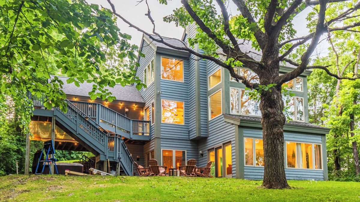 The Galena Territory House | Treehouse: Hot Tub! Firepit! Cozy, Secluded, + Spacious.