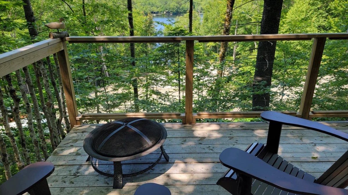 Clare Cabin | Treehouse overlooking the lake