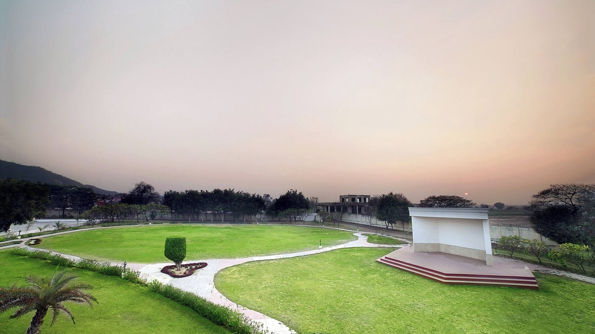 Behror Hotel | TreeHouse Sunrise Resort & Caravan Park