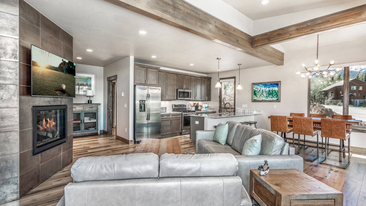 Wildernest Condo | Treehouse Village Lodge: Modern Condo with Panoramic Mountain Views, Hot Tub, Garage & Gas Fireplace
