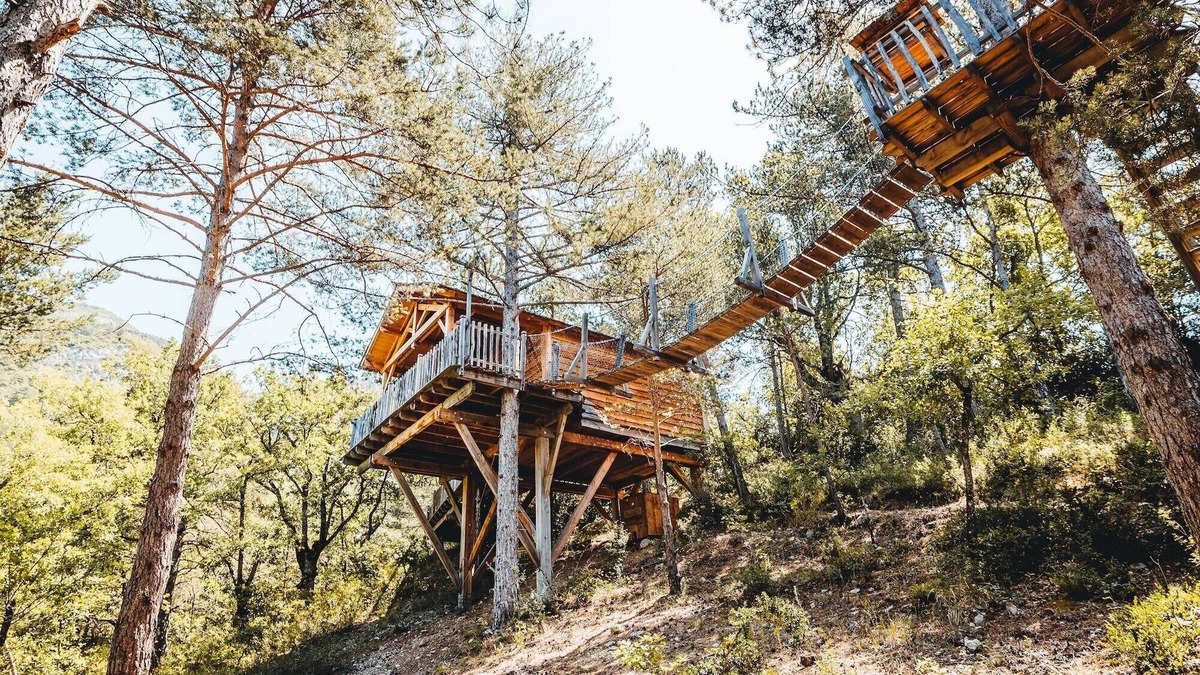 Serres Cabin | Treehouse with private Jacuzzi - Bois d'Arambe