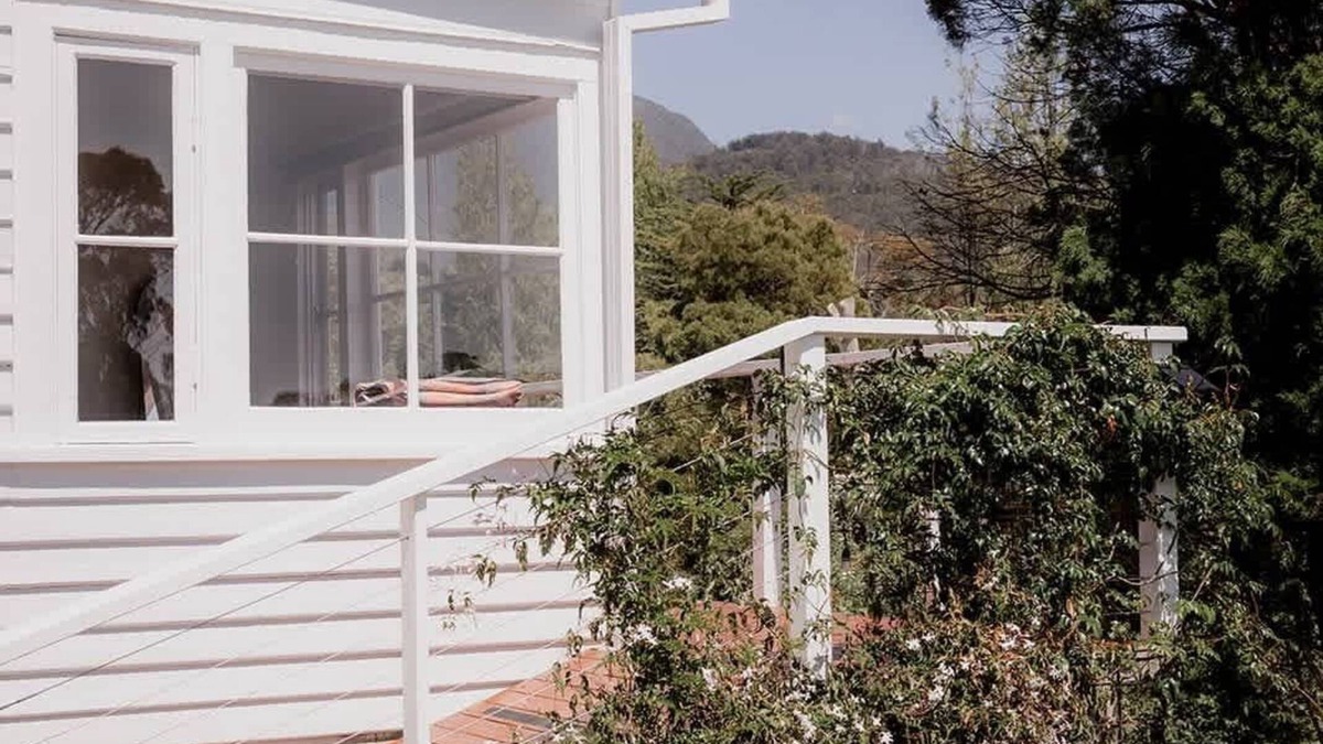 Lenah Valley House | Treelined retreat Lenah Valley