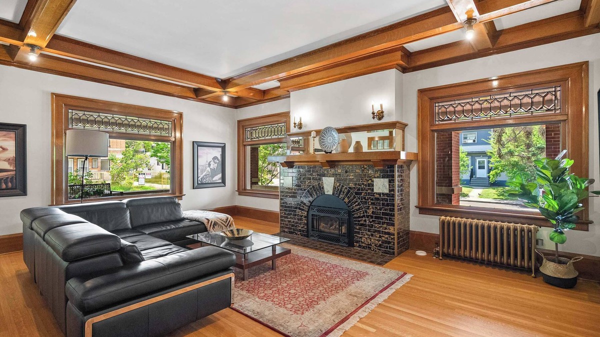 Southwest Calgary House | Treend Residence | Heritage Home Downtown YYC! |