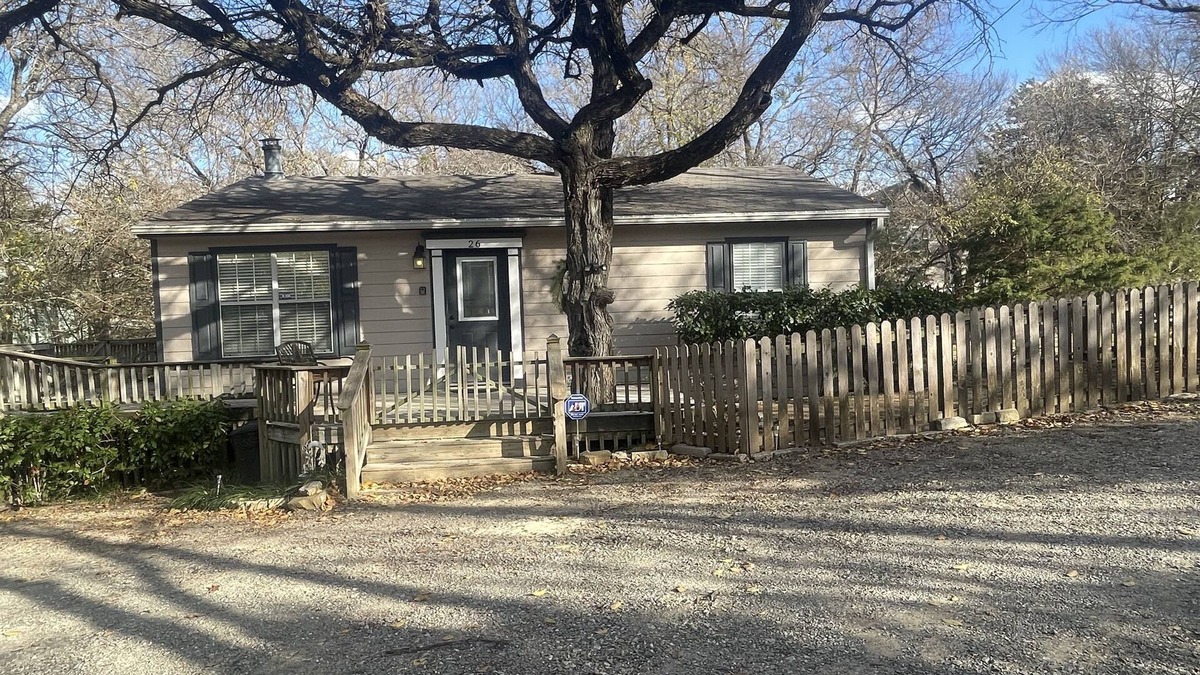 Pottsboro House | TREES AND DECKS AND TOTALLY UPDATED 2 BEDROOM COTTAGE