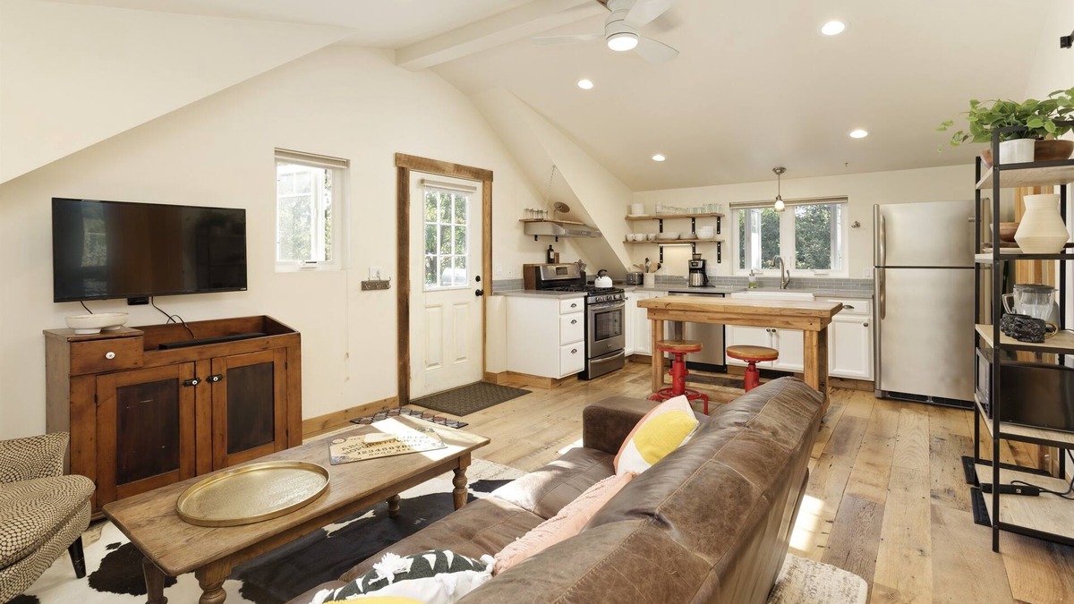 Carbondale Apartment | Treetop Haven | D/T Carbondale, Deck, Views