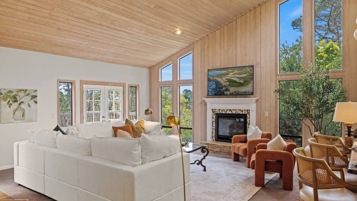 Del Monte Forest House | Treetop - Serene,Centrally Located Forest Retreat