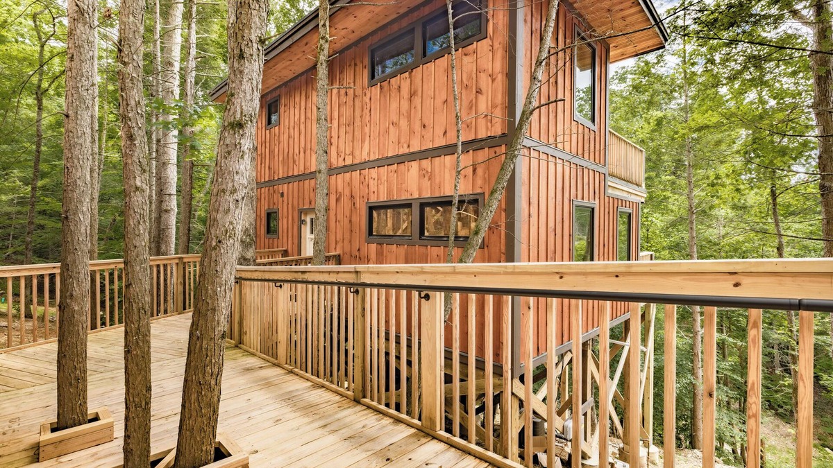 Pigeon Forge Cabin | Treetop Village 8 2br/2ba True Sleep 6 Hot Tub, Gas Grill and Bonus Two Decks