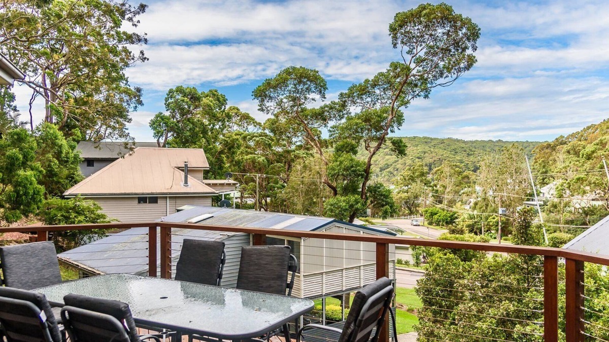Hardys Bay House | Treetops on the Bay by HolidayCo.