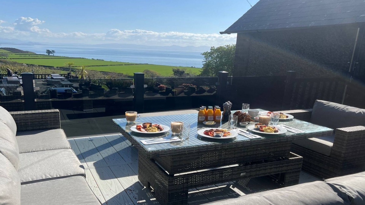 Llanbedrog Cottage | Tremfan Gorwel - a sea view that sleeps 4 guests in 2 bedrooms