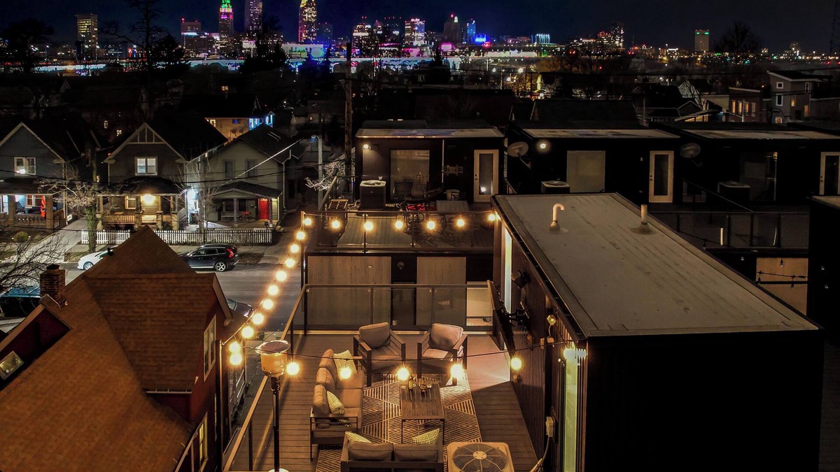 Tremont House | Tremont Black : Rooftop Patio : Location!
