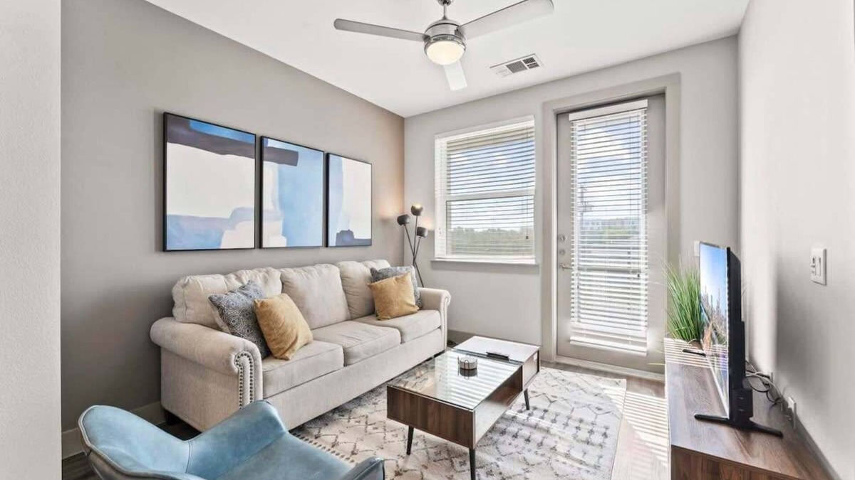 Montopolis Apartment | Trendy 1BR king suite close to DT w/fast WiFi