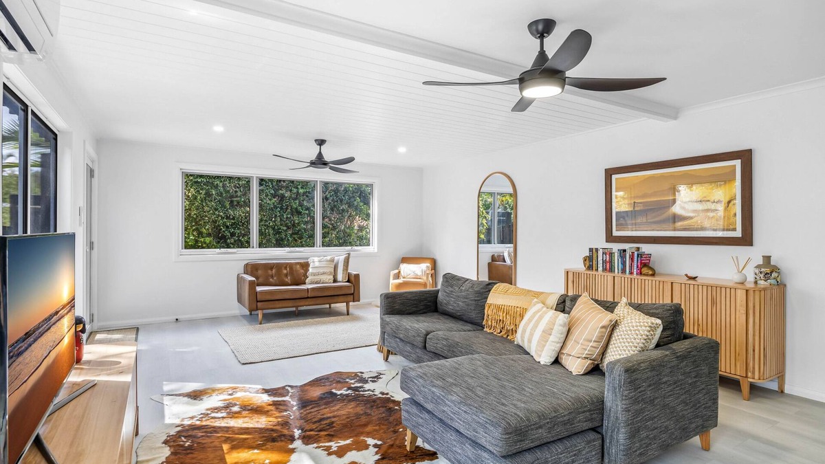 Yaroomba House | Trendy 2-Bed Home with Outdoor Entertainment