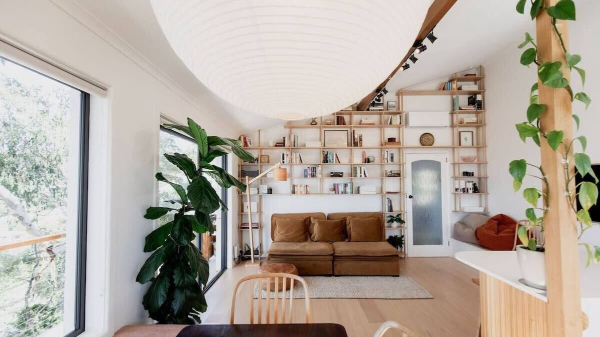 West Hobart Apartment | Trendy apartment in the heart of West Hobart