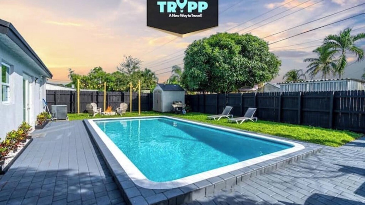 Hollywood Hills House | Trendy Family Home -Heated Pool