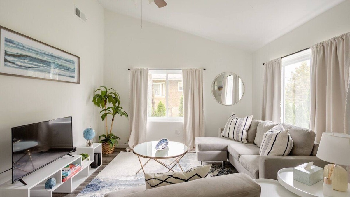 Rosedale House | Trendy Home + 39th ST/KU MED + FirePit + LongStays